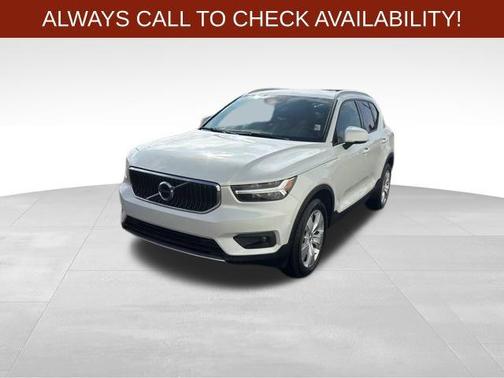 2021 Volvo XC40 T4 Momentum