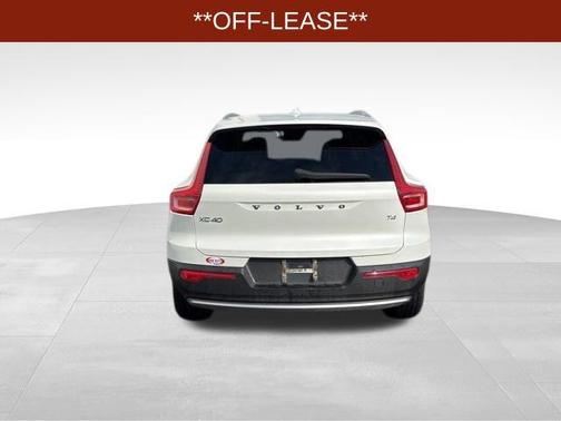 2021 Volvo XC40 T4 Momentum