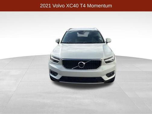 2021 Volvo XC40 T4 Momentum
