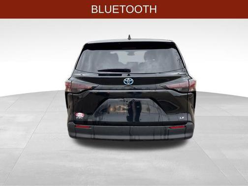 2025 Toyota Sienna LE