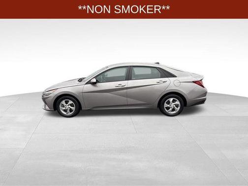 2023 Hyundai ELANTRA SE