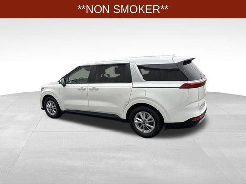 2022 Kia Carnival LX