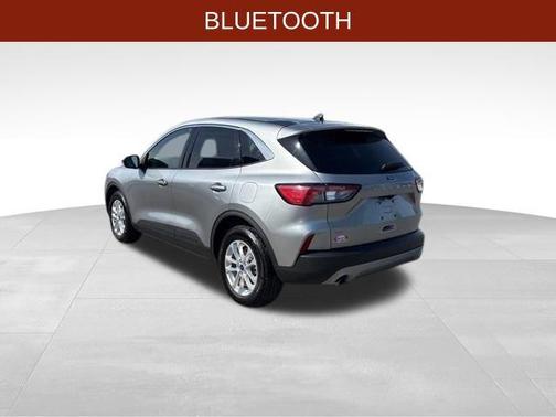 Silver Metallic 2022 Ford Escape SE
