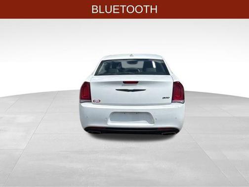2022 Chrysler 300 Touring