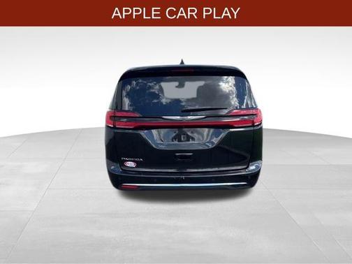 Brilliant Black Crystal Pearlcoat 2023 Chrysler Pacifica Touring L