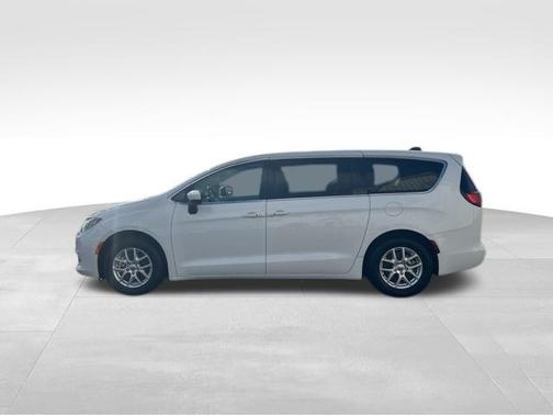 Bright White Clearcoat 2023 Chrysler Voyager LX