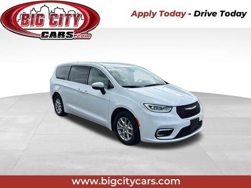2023 Chrysler Pacifica Touring L