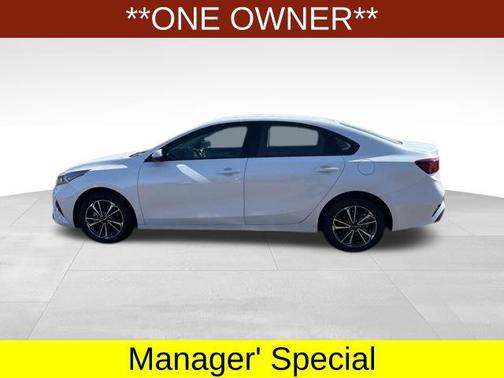 Snow White Pearl 2023 Kia Forte LXS