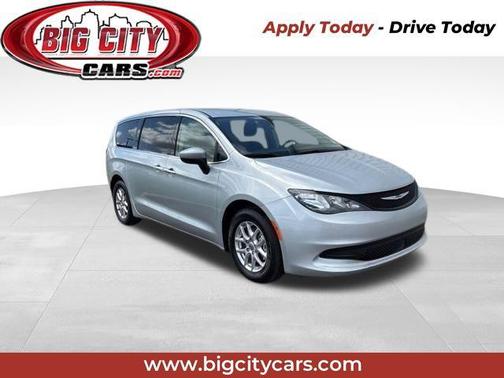 2022 Chrysler Voyager LX