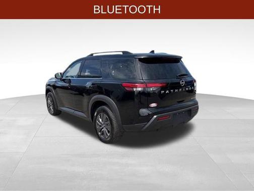 Super Black 2024 Nissan Pathfinder SV
