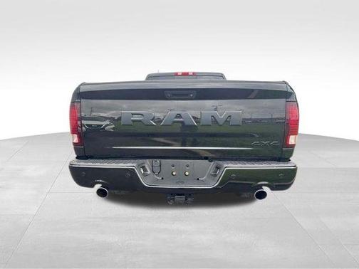 Brilliant Black Crystal Pearlcoat 2018 RAM 1500 Night