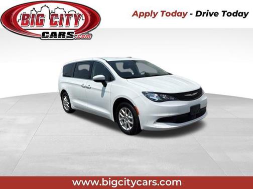 2022 Chrysler Voyager LX