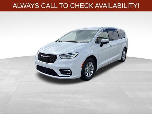 Bright White Clearcoat 2023 Chrysler Pacifica Touring L