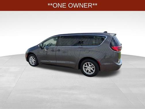 Crystal Metallic 2023 Chrysler Pacifica Touring L