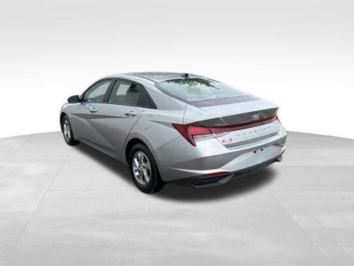2021 Hyundai ELANTRA SE