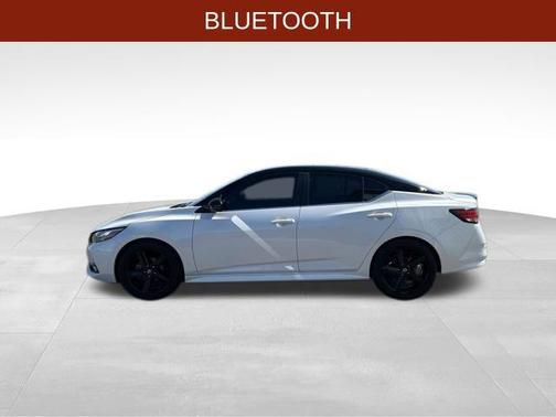 Aspen White Tricoat/Super Black 2023 Nissan Sentra SR