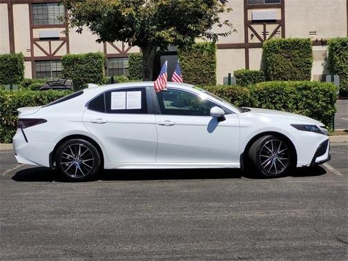 2022 Toyota Camry SE