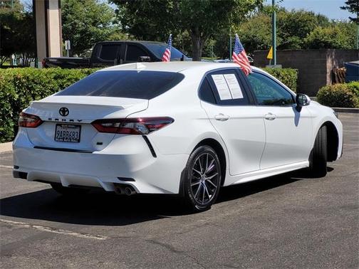 2022 Toyota Camry SE