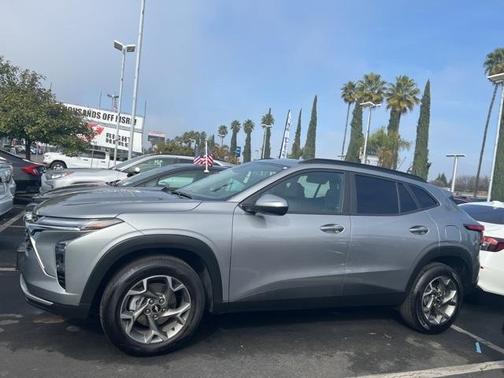 2025 Chevrolet Trax LT