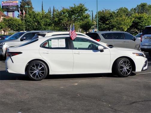 2023 Toyota Camry SE