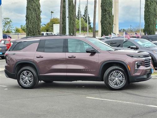 2024 Chevrolet Traverse LT