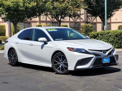 2022 Toyota Camry SE