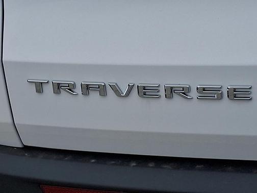 Summit White 2026 Chevrolet Traverse LT