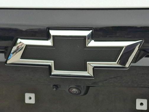 Summit White 2026 Chevrolet Traverse LT