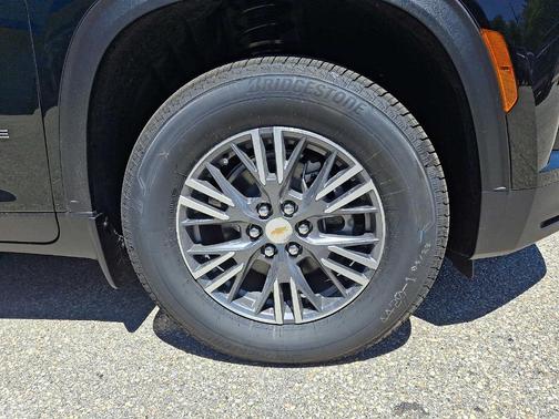 Mosaic Black Metallic 2026 Chevrolet Traverse LT