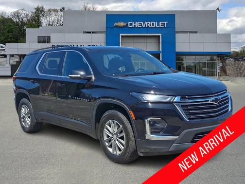 Mosaic Black Metallic 2023 Chevrolet Traverse LT Cloth