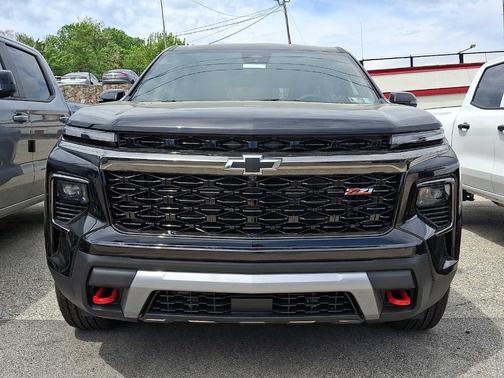 Mosaic Black Metallic 2026 Chevrolet Traverse Z71