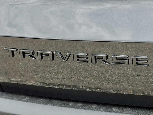 Mosaic Black Metallic 2026 Chevrolet Traverse Z71