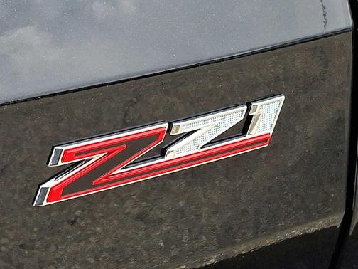 Mosaic Black Metallic 2026 Chevrolet Traverse Z71