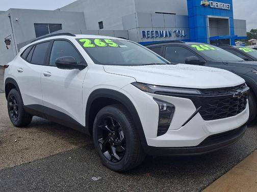 Summit White 2026 Chevrolet Trax LT