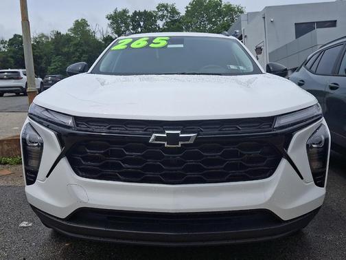 Summit White 2026 Chevrolet Trax LT
