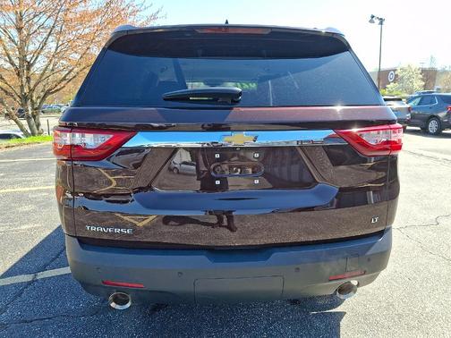 Black Cherry Metallic 2021 Chevrolet Traverse LT Cloth