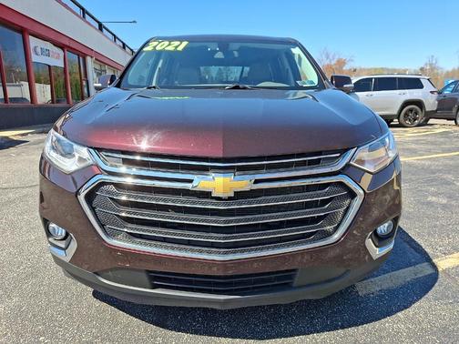 Black Cherry Metallic 2021 Chevrolet Traverse LT Cloth