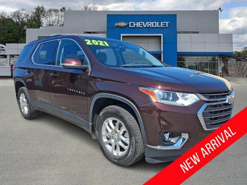 Black Cherry Metallic 2021 Chevrolet Traverse LT Cloth