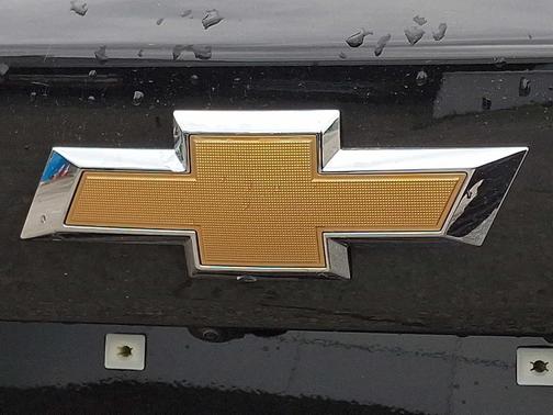 Mosaic Black Metallic 2026 Chevrolet Trax LT