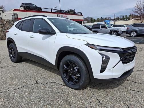 Summit White 2026 Chevrolet Trax LT