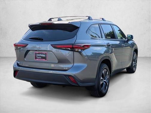 2025 Toyota Highlander Hybrid XLE