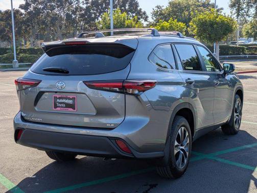 2025 Toyota Highlander Hybrid XLE