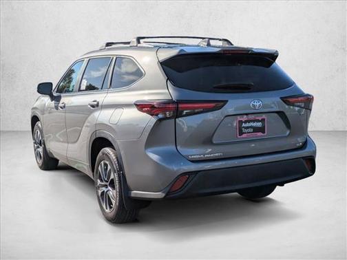 2025 Toyota Highlander Hybrid XLE