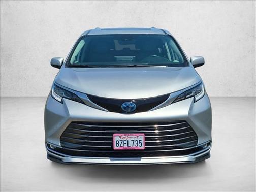 Celestial Silver Metallic 2022 Toyota Sienna Limited