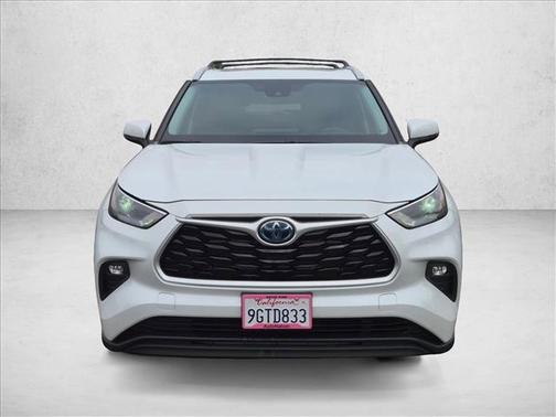 Wind Chill Pearl 2022 Toyota Highlander Hybrid XLE