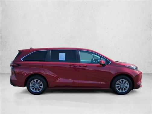 2025 Toyota Sienna LE