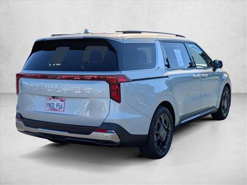 2025 Kia Carnival SX