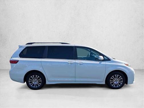 2018 Toyota Sienna XLE