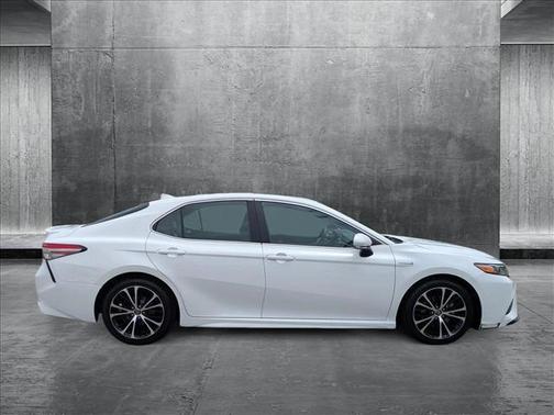 2018 Toyota Camry Hybrid SE