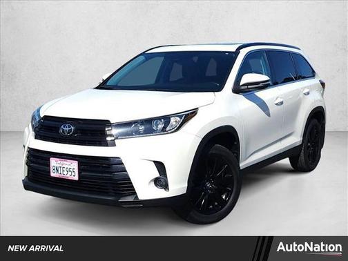 Blizzard Pearl 2019 Toyota Highlander SE